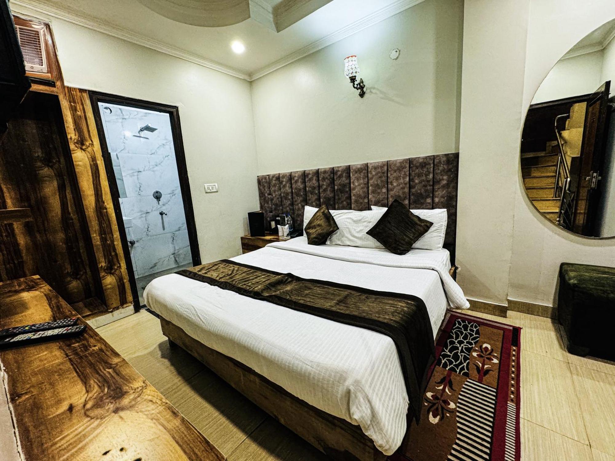 Hotel Nityaa Suites New Delhi Luaran gambar